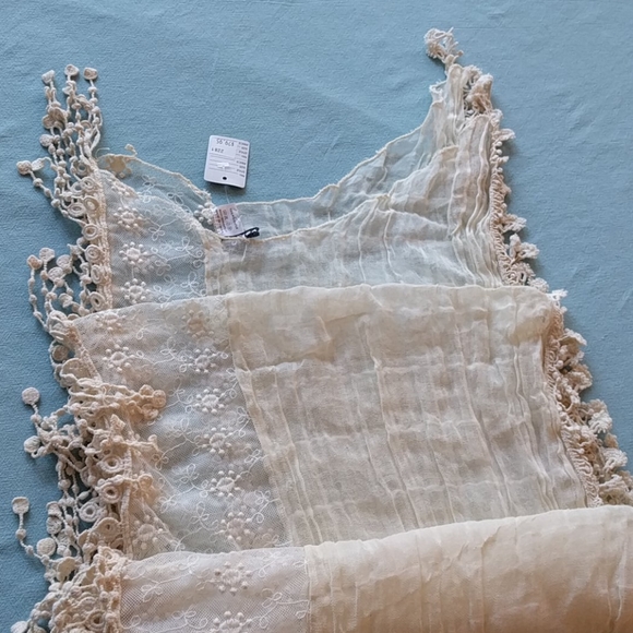 Elegant Cream Lace Scarf - Picture 4 of 4